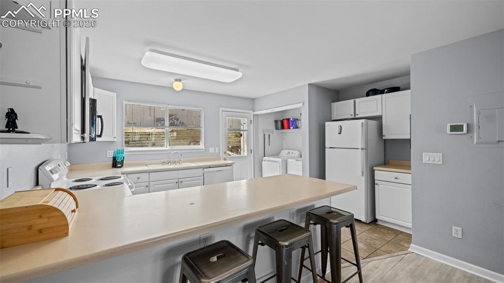 Image 12 of 25: Kitchen