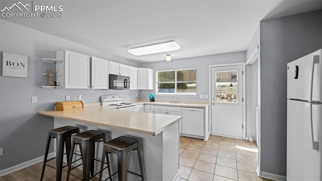 Image 16 of 25: Kitchen