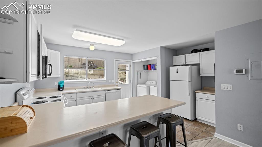 Image 17 of 25: Kitchen