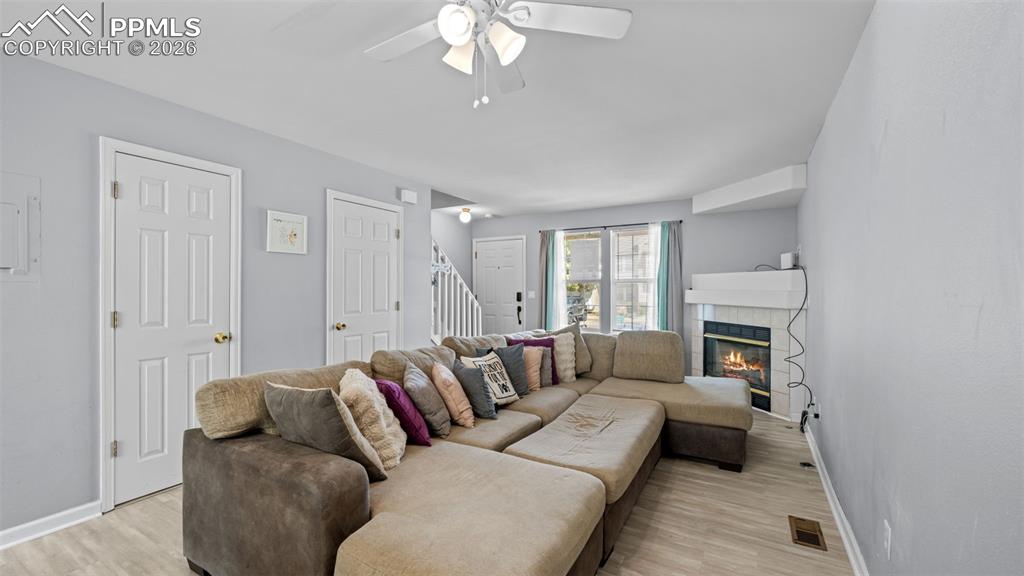 Image 20 of 25: Living Room