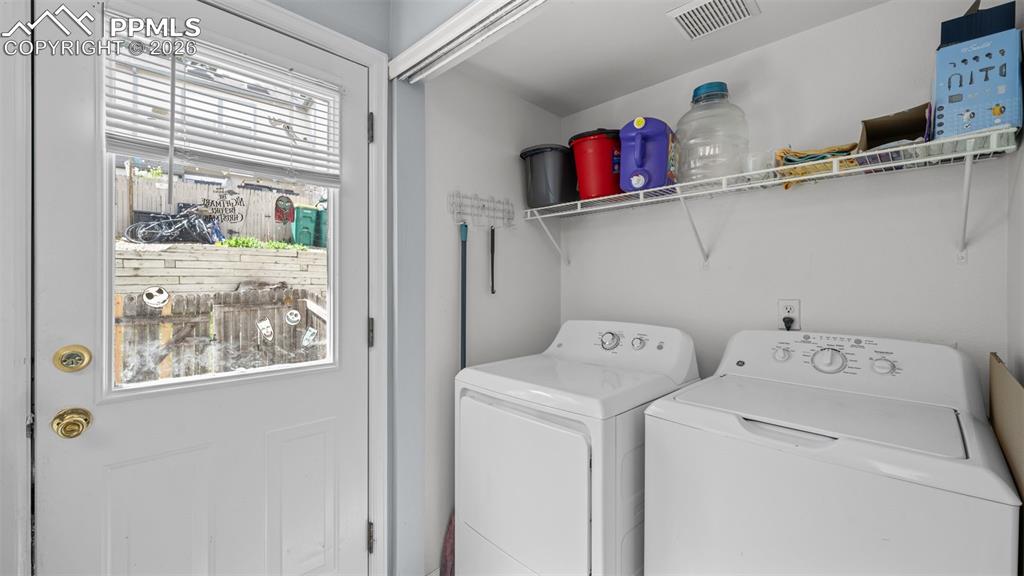 Image 21 of 25: Laundry