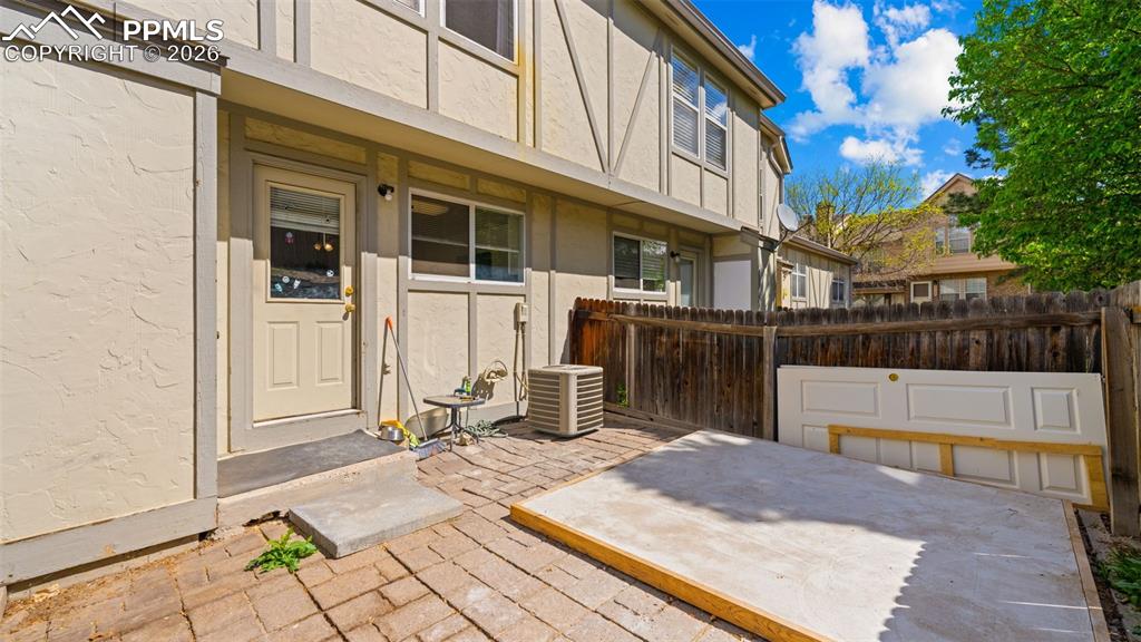 Image 22 of 25: Patio