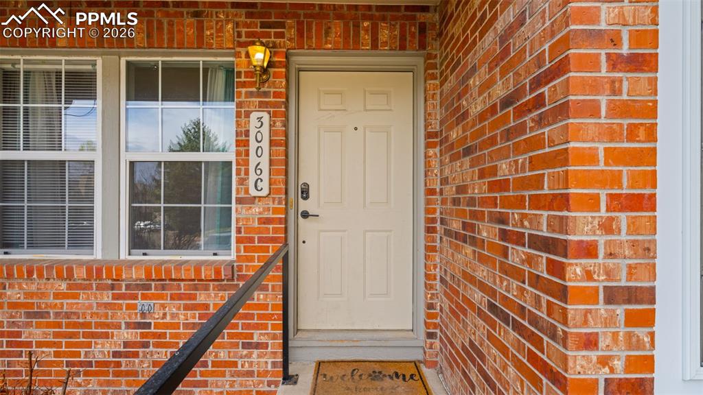 Image 4 of 25: Entry