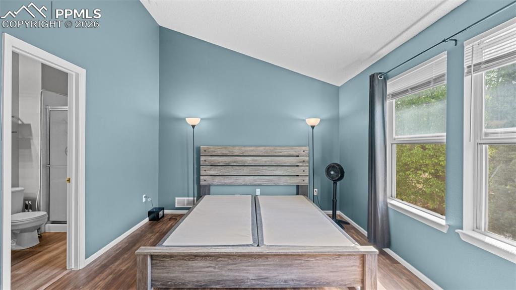 Image 6 of 25: Bedroom