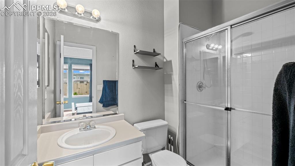 Image 7 of 25: Bathroom