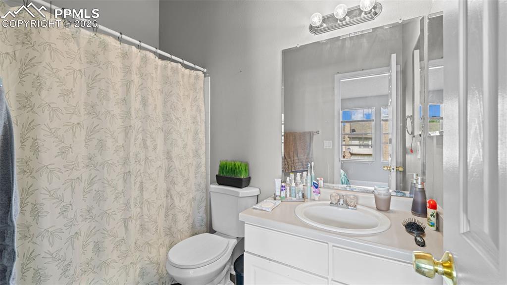 Image 9 of 25: Bathroom