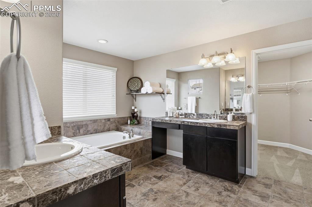 Image 13 of 32: Bathroom