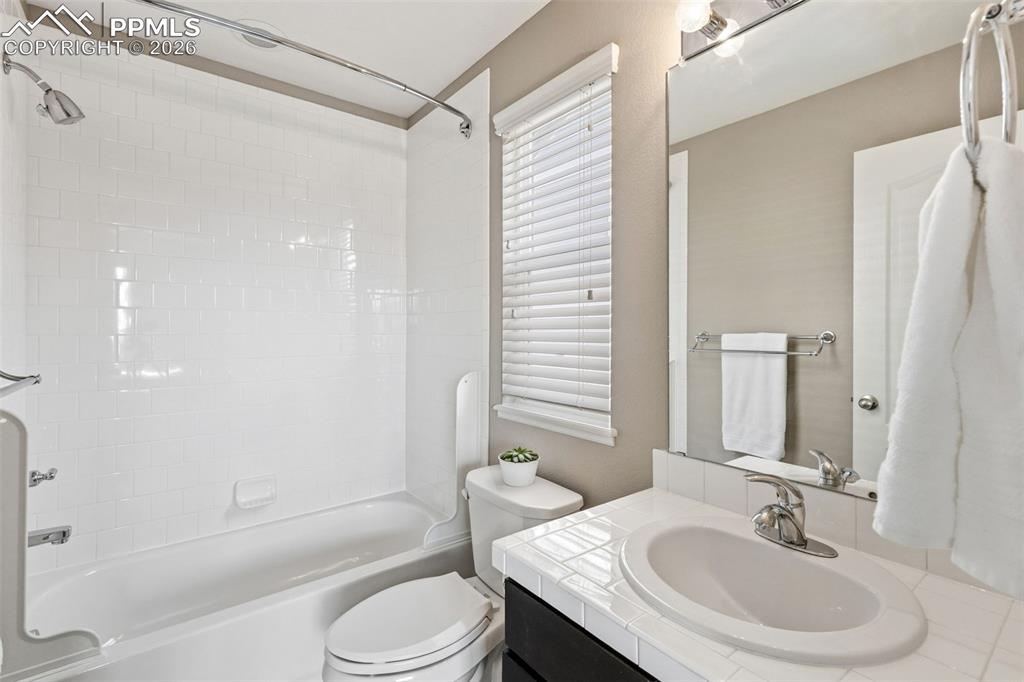 Image 19 of 32: Southeast bedroom private bathroom