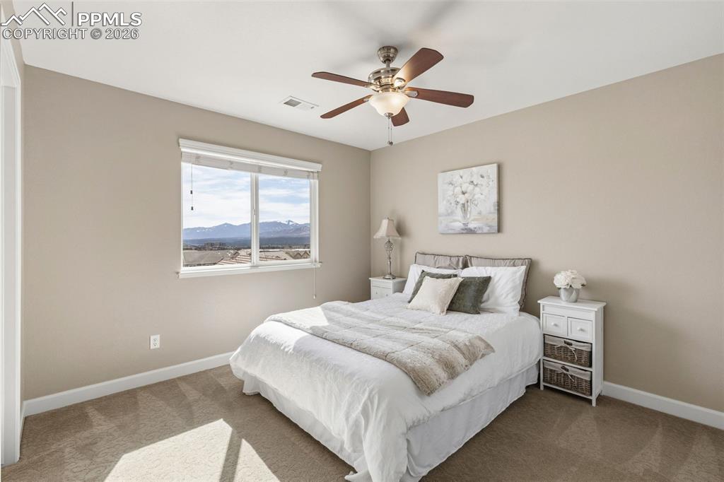 Image 24 of 32: Bedroom