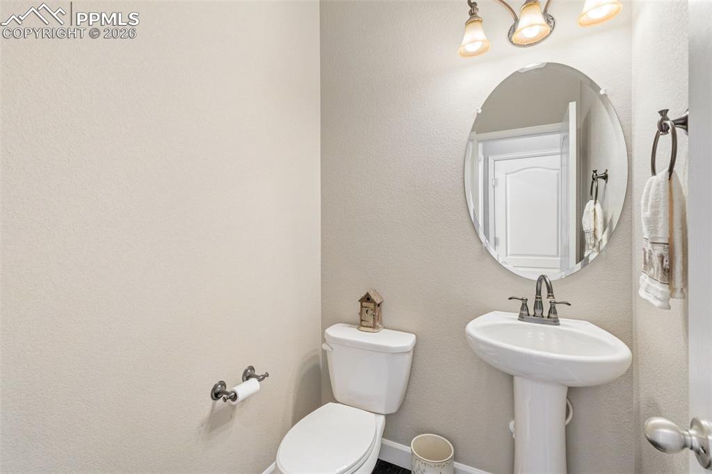 Image 26 of 32: Bathroom