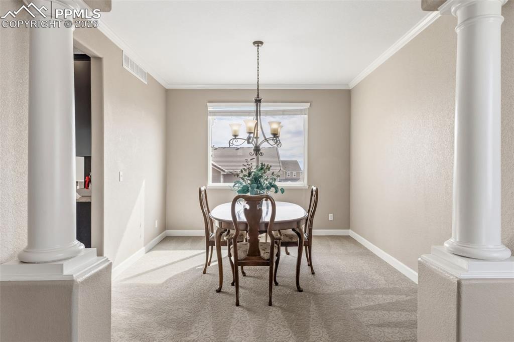 Image 4 of 32: Dining Area