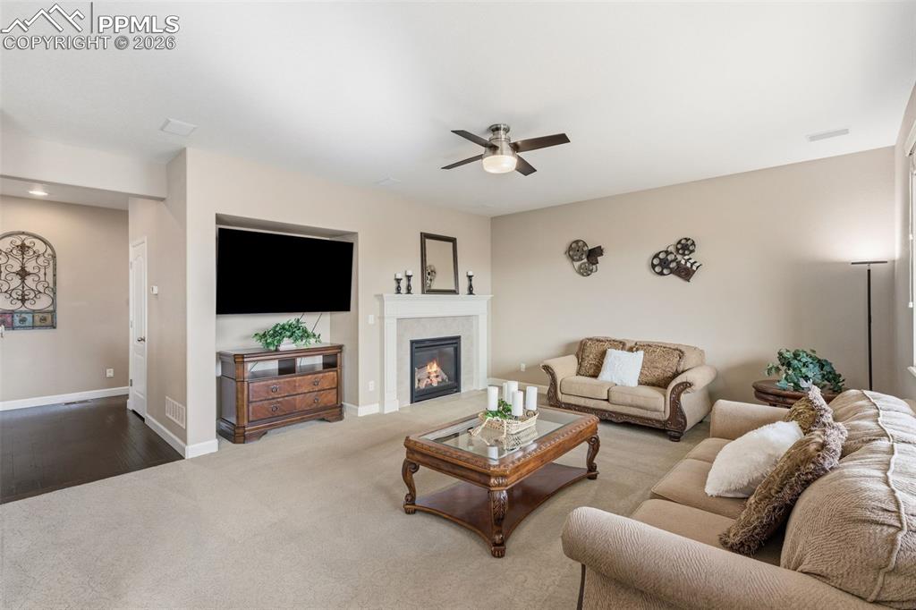 Image 9 of 32: Living Room