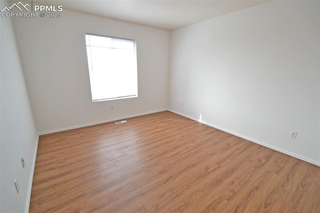 Image 21 of 46: Bedroom