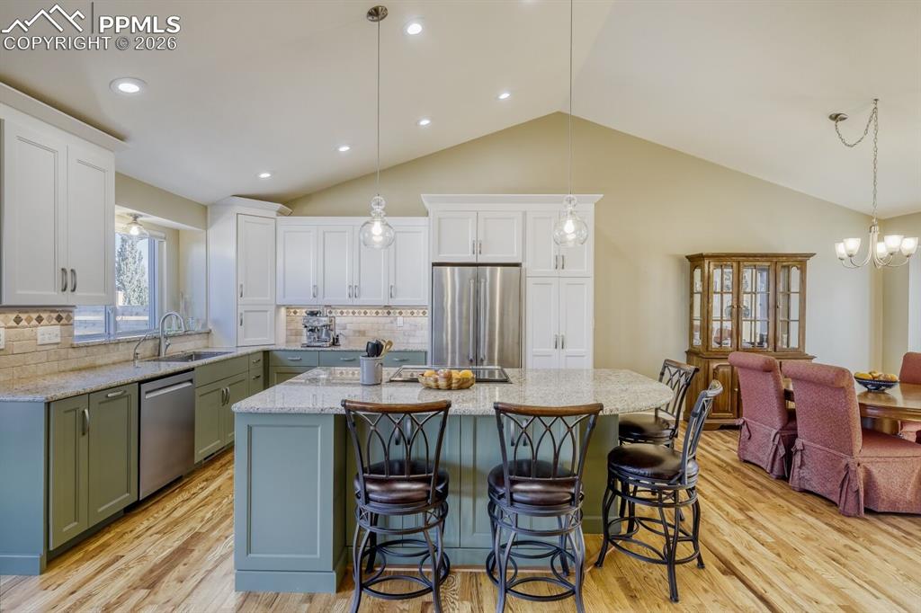 Image 11 of 50: Kitchen