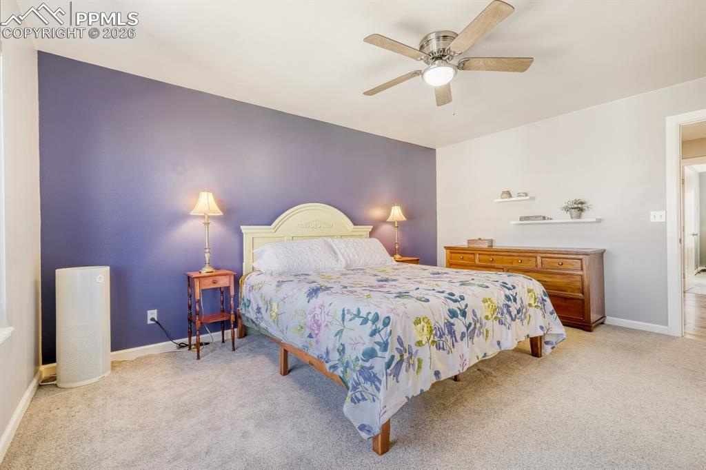 Image 15 of 50: Bedroom