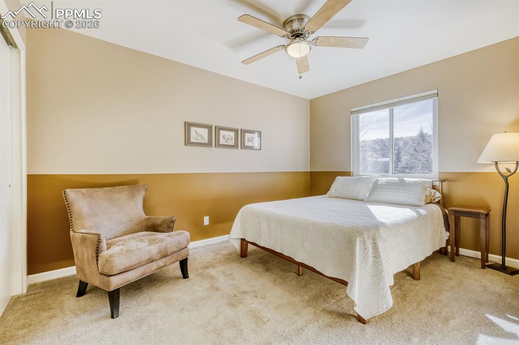 Image 23 of 50: Bedroom