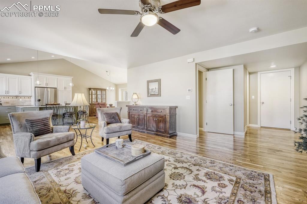 Image 6 of 50: Living Room