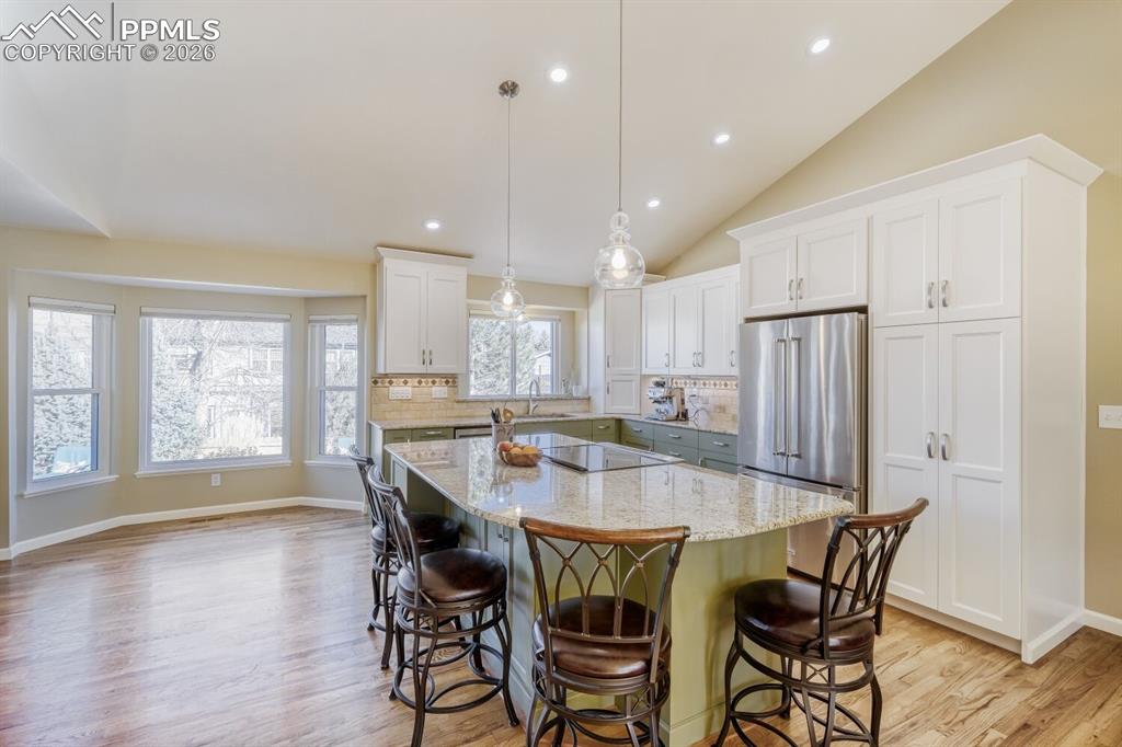 Image 8 of 50: Kitchen