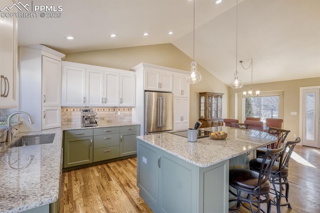 Image 9 of 50: Kitchen