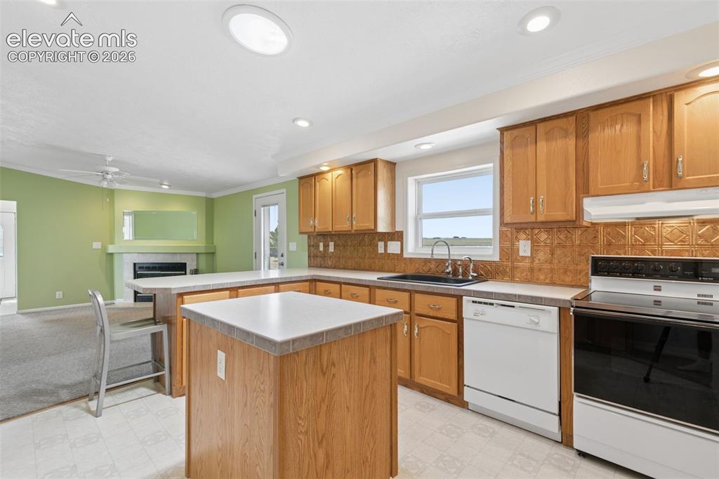 Image 6 of 46: Kitchen
