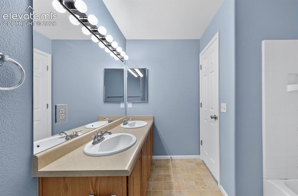 Image 15 of 26: Bathroom