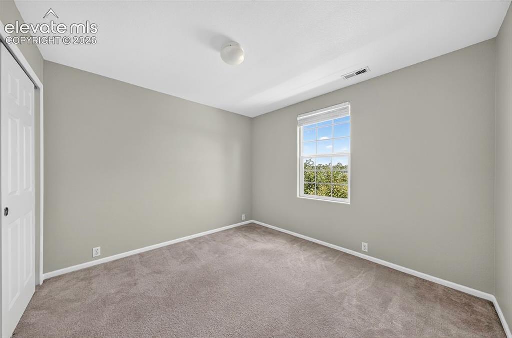 Image 17 of 26: Bedroom