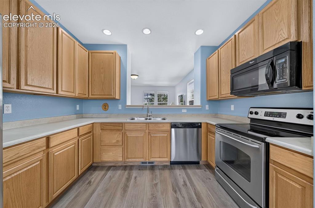 Image 6 of 26: Kitchen