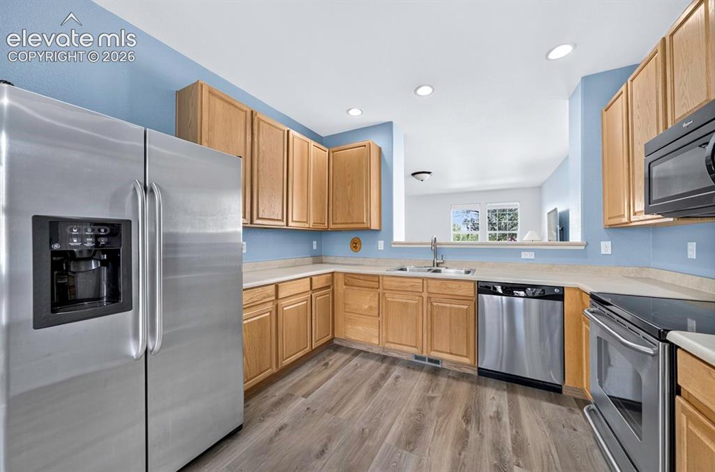 Image 8 of 26: Kitchen