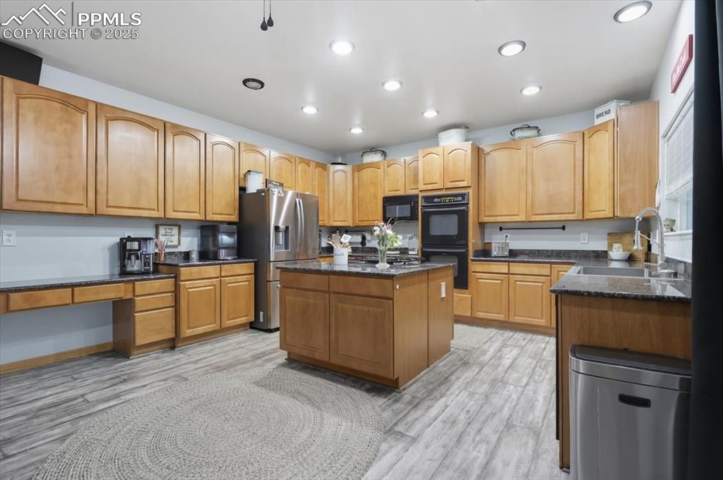 Image 13 of 41: Extensive storage with household organizational center