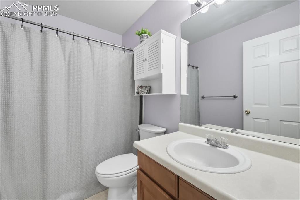 Image 30 of 41: Bathroom