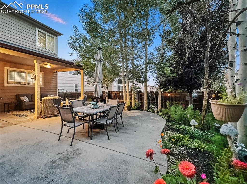 Image 37 of 41: Patio