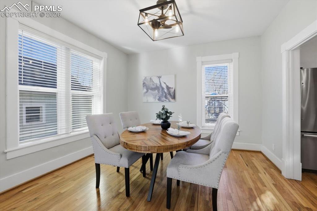 Image 17 of 48: Dining Area