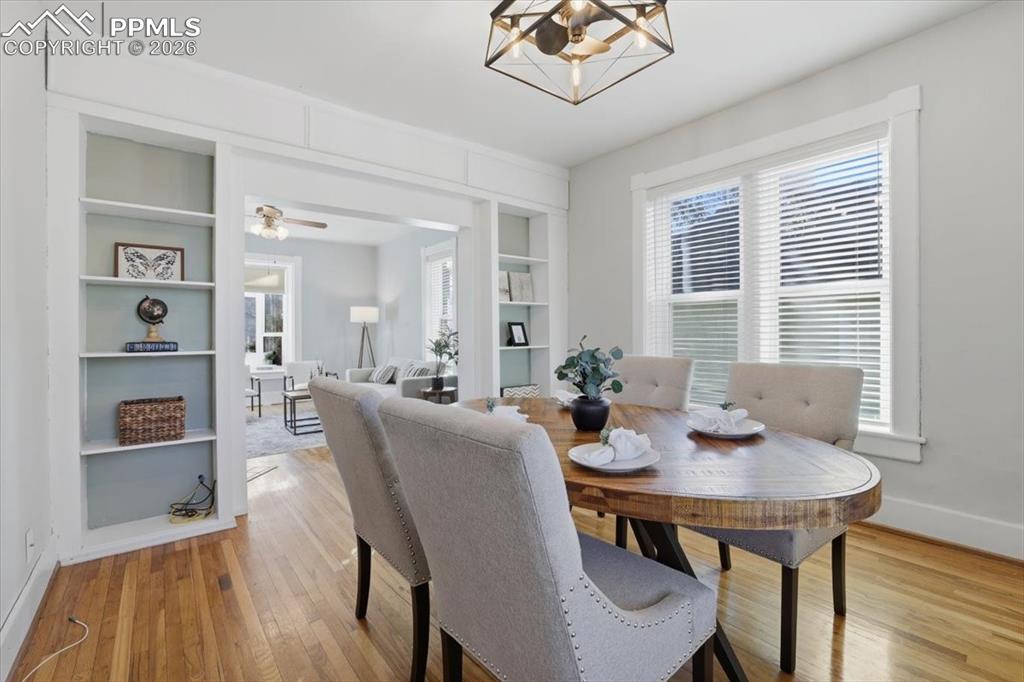 Image 19 of 48: Dining Area