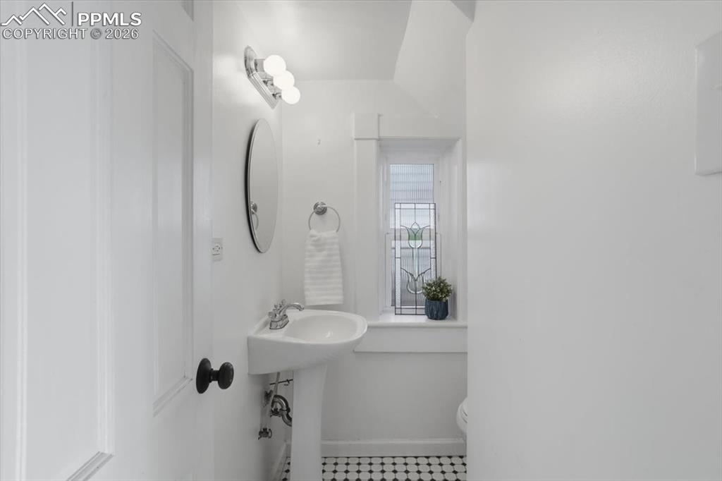 Image 20 of 48: Half Bath on main