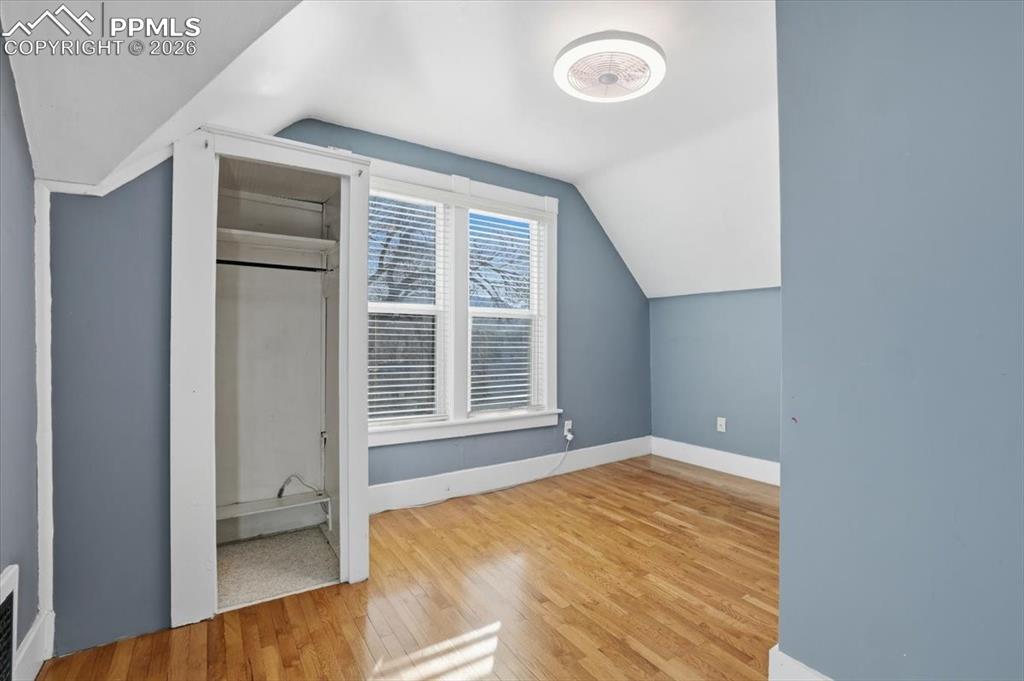 Image 31 of 48: Bedroom