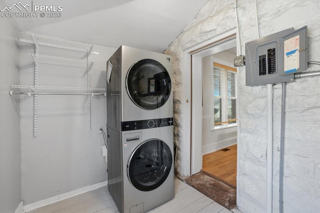 Image 35 of 48: Laundry