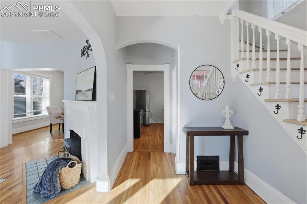 Image 4 of 48: Entry