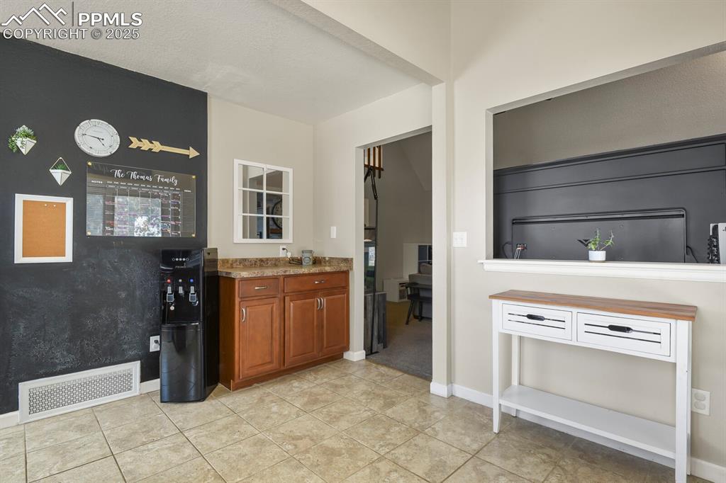 Image 18 of 50: Breakfast Area