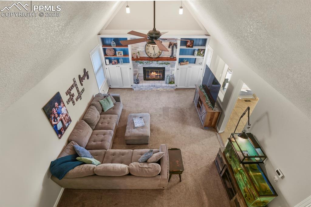 Image 26 of 50: Living Room