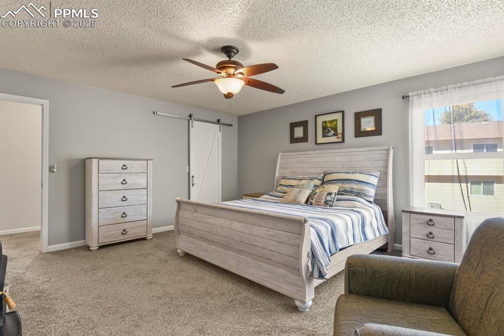 Image 28 of 50: Bedroom