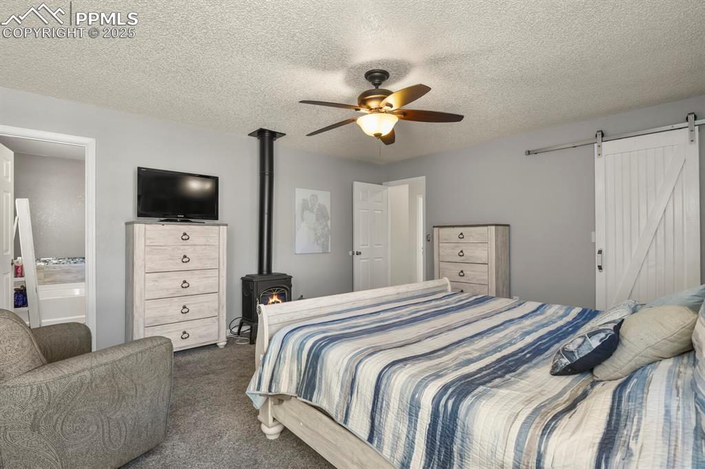 Image 29 of 50: Bedroom