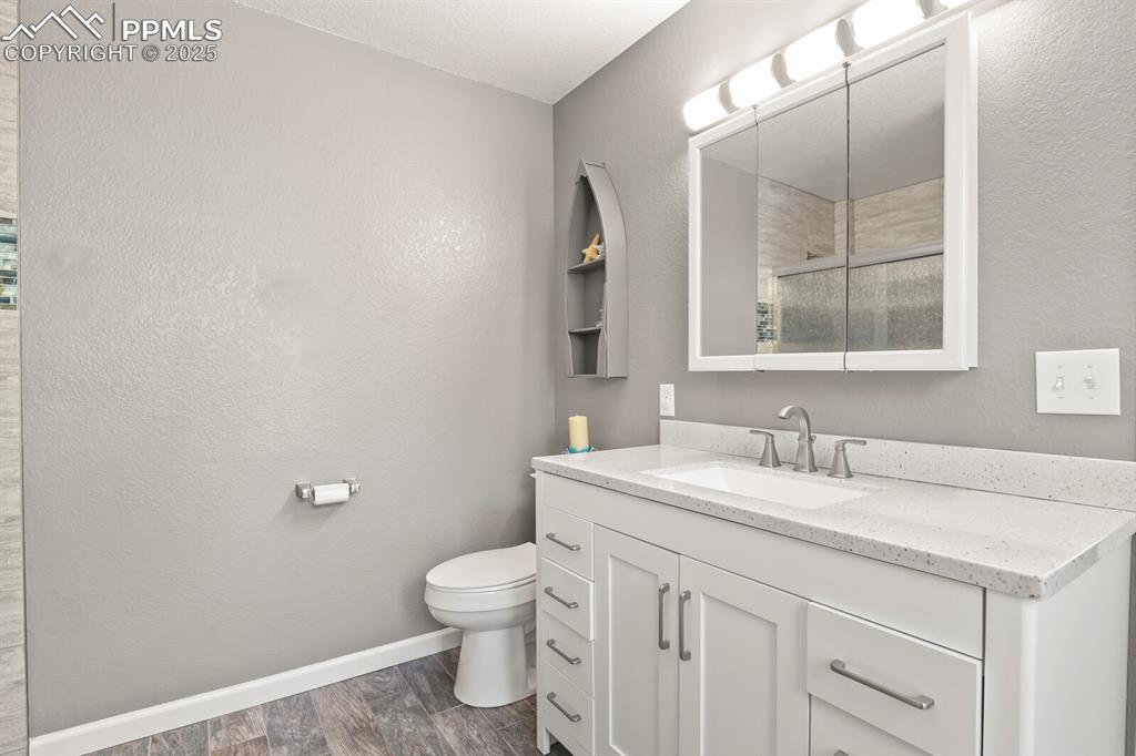 Image 30 of 50: Bathroom