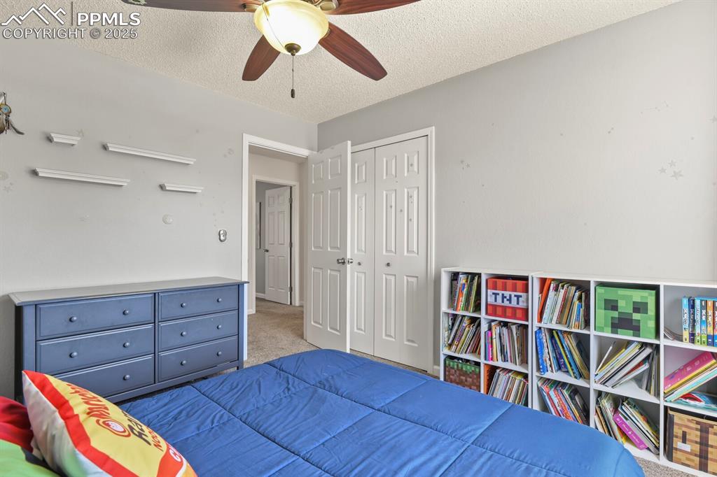 Image 33 of 50: Bedroom