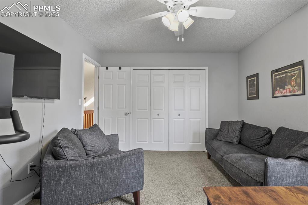 Image 40 of 50: Living Room