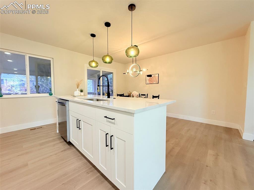 Image 16 of 44: Kitchen