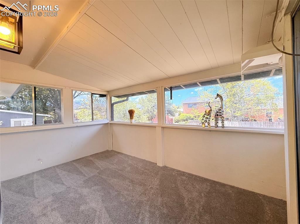 Image 25 of 44: Sun Room