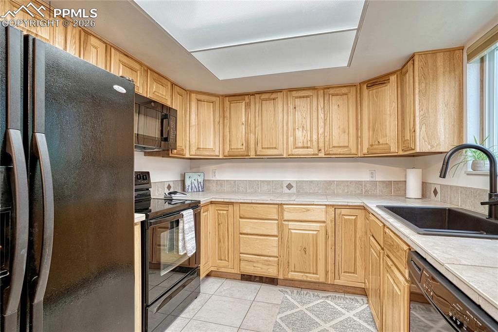 Image 12 of 38: Kitchen