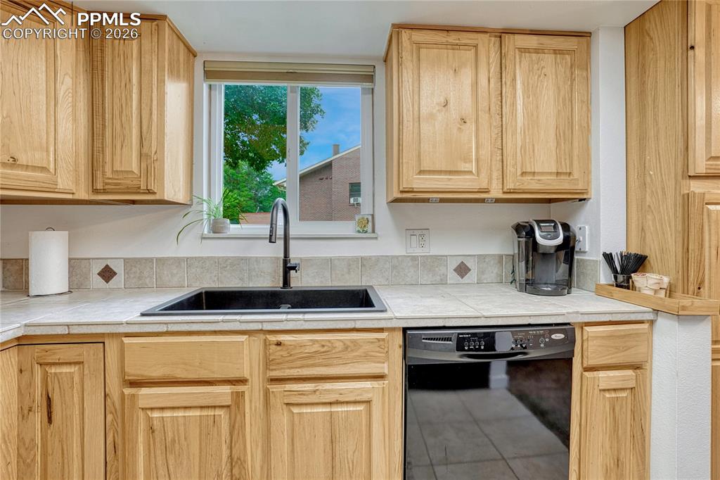 Image 13 of 38: Kitchen