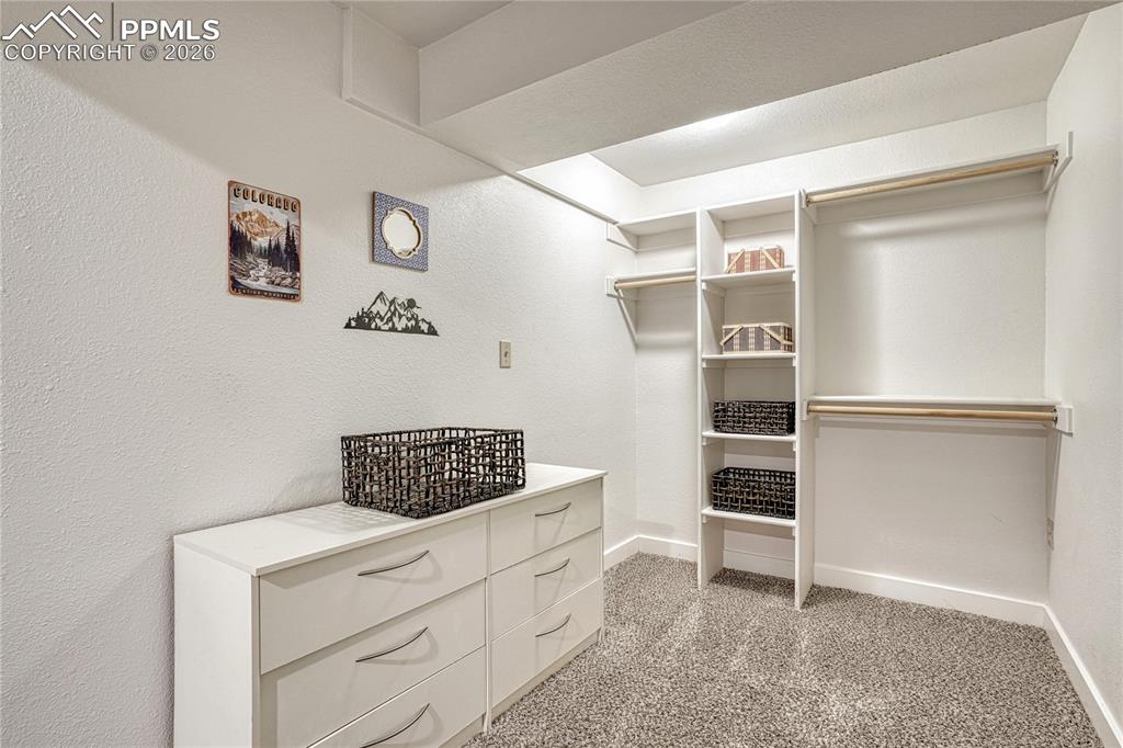 Image 23 of 38: Closet