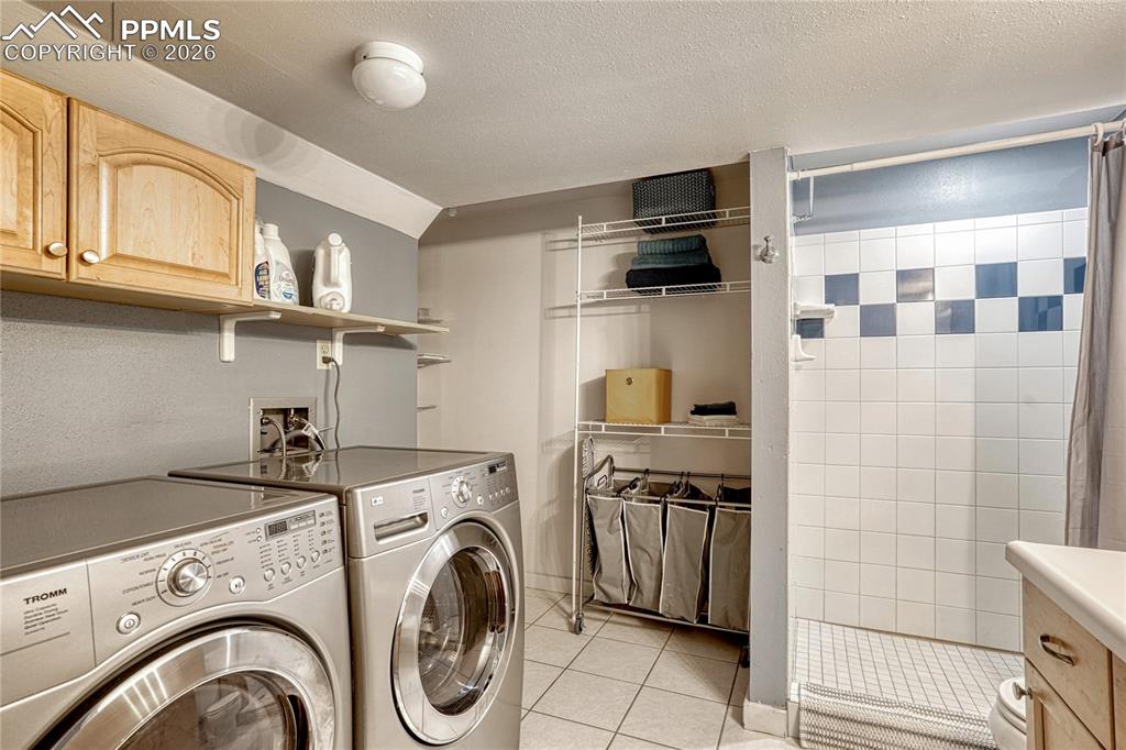 Image 25 of 38: Laundry